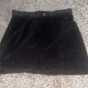 - black plaid skirt (L)